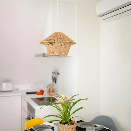 Monsanto Hill House - No 565 2d *