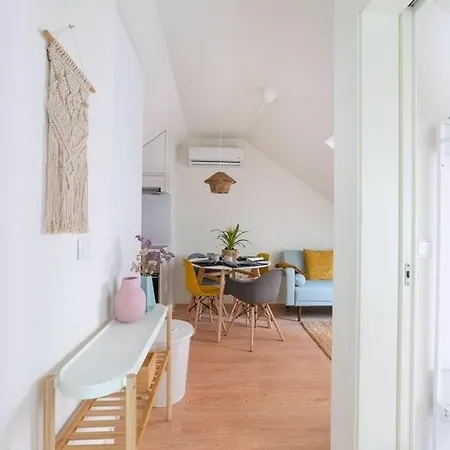 Monsanto Hill House - No 565 2d * Lisbon