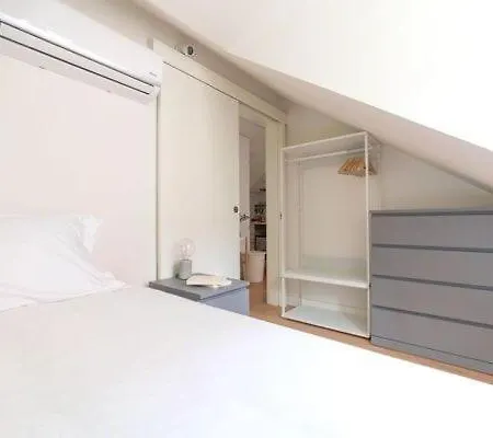 Monsanto Hill House - No 565 2d *